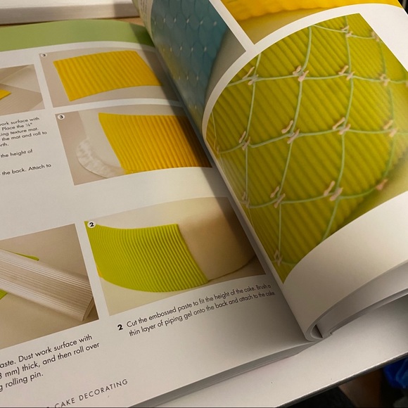 The Complete Photo Guide to Cake Decorating Book - Picture 6 of 9